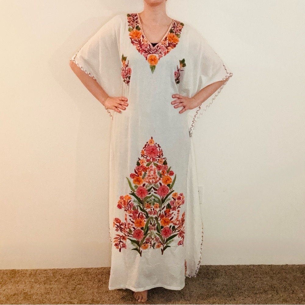 White and Orange Resort Maxi Dress with V-Neck and Dolman Sleeves